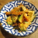 立ち呑みのさのや - アボカドキムチ 200円(2015.12)