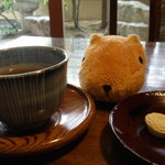 Kagizen Yoshifusa - お茶と一緒に落雁がきます