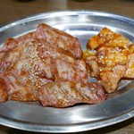 Yakiniku Horumon Gyuute Ru Ryourianiki - 特選カルビ（1480円）アカセンハーフ（360円）