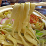 みのや - 平打ち煮込み麺。