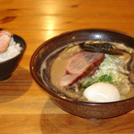 らぁめん 喜乃壺 - 黒真空蕎麦 790円＋味玉 100円＋白飯 100円