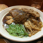 とんこつらーめん ひかり - 2016年2月23日
      火曜日限定
      スキヤキラーメン