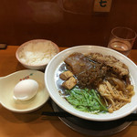 とんこつらーめん ひかり - 2016年2月23日
      火曜日限定
      スキヤキラーメン