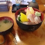 Sushi Zenni Go U Ten - チラシ寿司870円