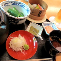 日本料理 はなの - 小鉢、赤出汁。