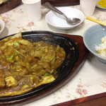 ジュー文華 - ジュー料理の鉄板がデカくて深い、ボリューム満点