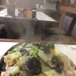 ジュー文華 - 野菜やきそばジューも煙吐き出しまくり