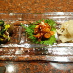 焼肉うしごろ - 蓮根と丹波しめじのナムル、和風チャンジャ