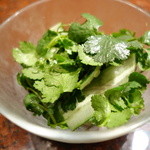 焼肉うしごろ - パクチーサラダ