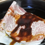 柿安 料亭本店 - 1枚目、割り下で焼く