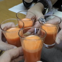柿安 料亭本店 - 人参ジュースでカンパ～～イ!!