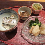 一心鮨 光洋 - いわしの塩煮、のどぐろの肝、子持ち昆布、マナガツオの南蛮漬け