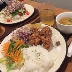 Book Cafe ホンバコ - 唐揚げ定食