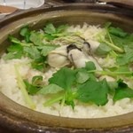 小粋 - 土鍋ご飯・牡蠣と生姜（1480円）・・お漬物が付きます。