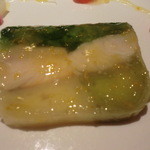 ビストロ タカ - サワラの燻製と菜の花、ボロねぎのテリーヌ 八朔風味