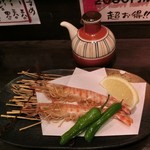 あぷちゃ - ＜2016年３月＞車エビ塩焼き。頭から尻尾までバリバリ食べちゃう～(^_-)