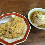 みわちゃんラーメン - ガマン出来ずに食べてしまったチャーハンと後から来た半ラーメン。Ａセット・800円。