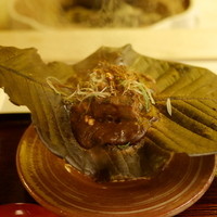 祇園 末友 - 「先付」・・・丹波牛肉の朴葉味噌焼き 2015年12月