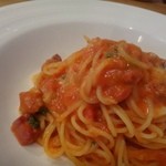 Trattoria Colore - ◆ベーコン・チーズ・バジルのトマトクリームパスタ・・・トマトソースは優しい味わいだそう。
                      バジル風味は強くなく隠し味程度だとか。