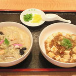 中央軒 - ちゃんぽんと麻婆丼が半分ずつセットになりました☆店長一押しセットです！！