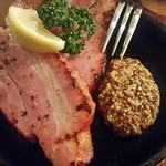 肉バル×チーズバル カーネヴォー - 厚切りベーコン