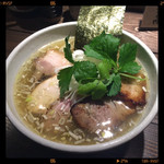 鶏そば 塩 炭火炙りチャーシュー 950円