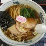 手打麺 笑くぼ - 美しい盛り付けの「中華そば大盛(\850)」