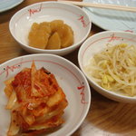 韓流食堂 ユウ - もちろんキムチなどの小鉢も付きます♪