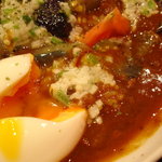 半熟卵を割ってみて、とろとろオクラとろろと合体。