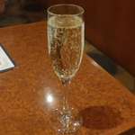 牡蠣バル - 甘くスッキリとした味わいで、牡蠣との相性も良さそうな一品です。