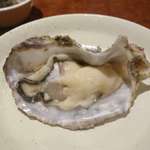 牡蠣バル - 小長井(長崎)は、身がプリっとジューシー。
