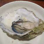 牡蠣バル - なりは小さくとも味は美味しいということで、プリっとジューシーかつ美味しい牡蠣を堪能しました。