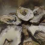 牡蠣バル - この冬は暖冬気味だったこともあって、牡蠣の身は小さいと案内があったとおり、小ぶりな点が残念ですが