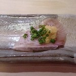 小谷 - ブリ刺生カラスミのせ