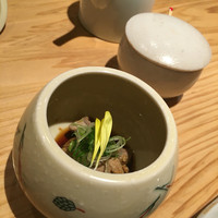 長宗我部 銀座 - お通しは「鰹の生節」とのこと。
                土佐料理、やはり鰹。
                鰹、頂きましょう。
                