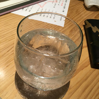 長宗我部 銀座 - 栗焼酎「ダバダ火振」
                名前の由来は“深山の小平地”の意で地域の随所に残る地名「駄場」と、四万十州の伝統鮎漁法「火振漁」。
                そもそも栗で焼酎作るって毬と硬い皮があって、作るの大変だろうなぁと思うの焼酎。