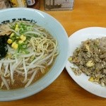サッポロラーメン 新居浜西店 - 少し遅れて焼飯焼き上がり！！