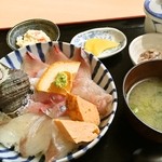 Kaisen Ippachi - 名物海鮮丼