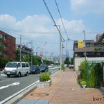 祥園 - 広い道路に沿って北へ