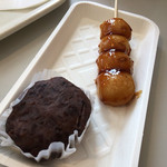 カフェテリア　スティームボート - みたらし団子 100円 おはぎ 150円