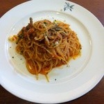 ヴィノテカ ラ・ガッツァ - 石神井産菜花のはいったベーコンと玉ねぎのトマトソース