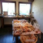 チェット ベイカリー - 店内のパン