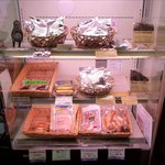 チェット ベイカリー - 店内の冷蔵庫