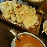 インドダイニング ドルガ - バターナンにはハーブ？がまざっていて苦手だった