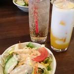 インドダイニング ドルガ - サラダに入っている黄色く色付けされた大根が好き