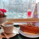 カフェ・シエスタ - カウンター席からロータリーが見えます