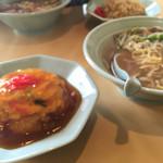 中華菜家 黄河 - 天津飯と醤油ねぎラーメンのセット¥680
¥100増しでチャーシュウ追加