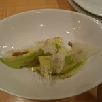 バル・キンタ - アボカドとアンチョビのサラダ