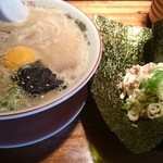 麺家ぶらっくぴっぐ - 玉子入りラーメン＠620円