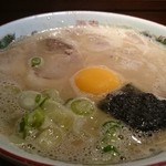 麺家ぶらっくぴっぐ - 玉子入りラーメン＠620円